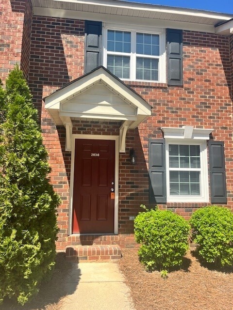 Building Photo - Luxurious and affordable all-brick townhom... Rental