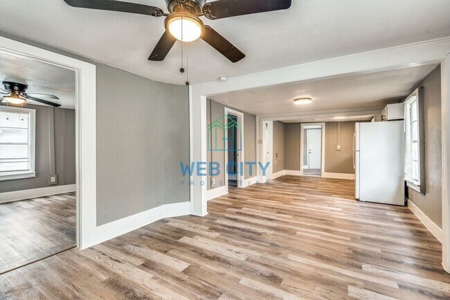Photo - 3907 Roberts Ave