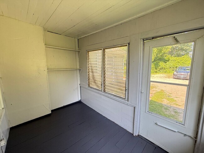 Photo - 2120 Lansing Ave Unit Apt #3