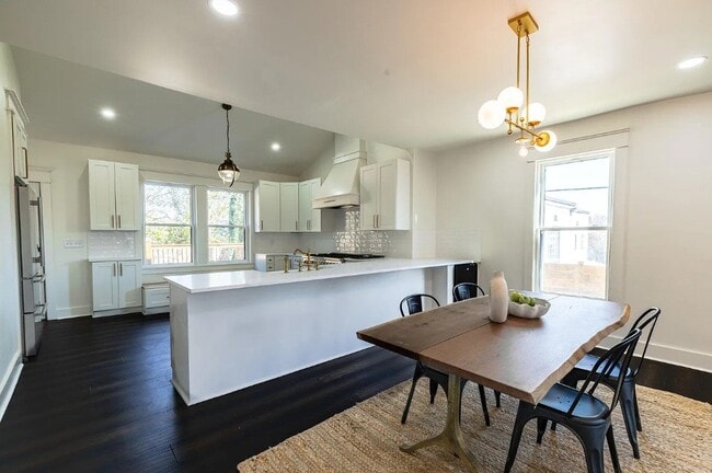 Photo - 1017 Thompson Pl NE