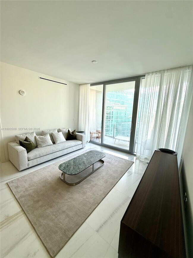 Building Photo - 300 Biscayne Blvd Way Unit 4209