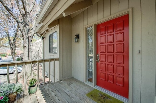 Photo - 2105 Defoors Ferry Rd NW