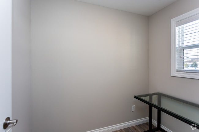 2BR, 2BA - 1150 SF
