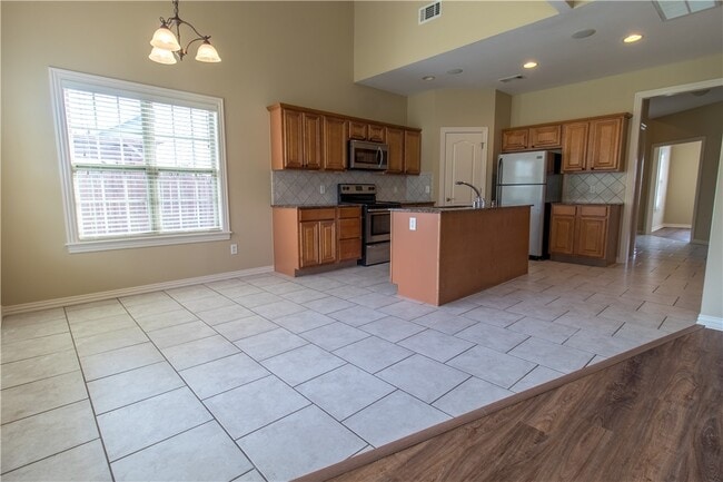 Photo - 1502 NE Dysart Woods Ln