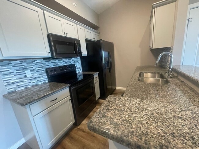 Building Photo - Lake View Apartment on Table Rock Lake in ... Unit 335