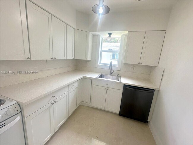 Photo - 115 SE 2nd St Unit 1