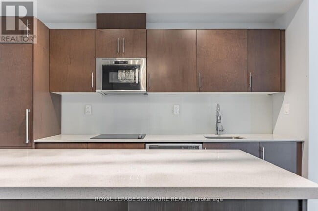 Photo - 460 Adelaide St E Unit 1802