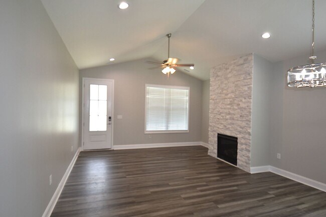 Photo - 305 W Watson St