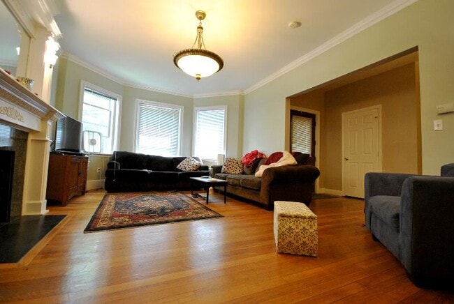 Photo - WOW! NO FEE!!!  RENOVATED 3 BED/2 BATH ON 2 LEVELS IN WASHINGTON SQ