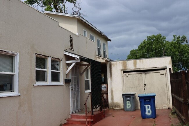 Building Photo - W20th 1011 #B Unit 1011 W 20th St #B