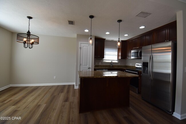 Photo - 501 W 3rd St