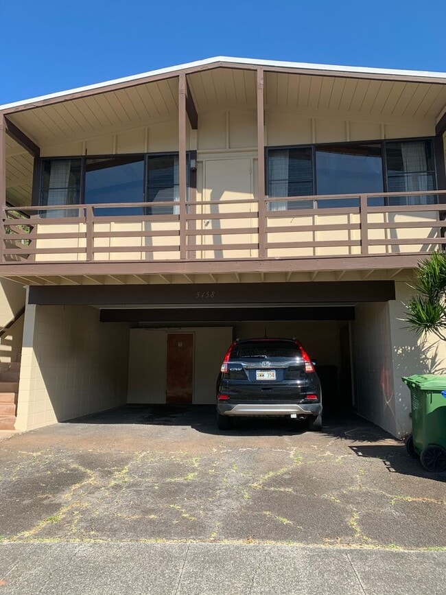 Building Photo - Waialae-Kahala Spacious 3 bedroom & Den, 2... Rental