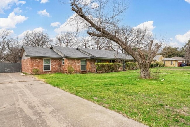 Photo - 2100 N 33rd St