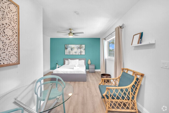Building Photo - 261 SW 15th St Rental