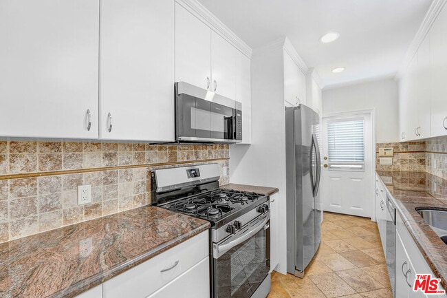 Photo - 2050 Walgrove Ave