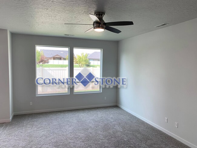 Photo - Like New Pet Friendly Home!