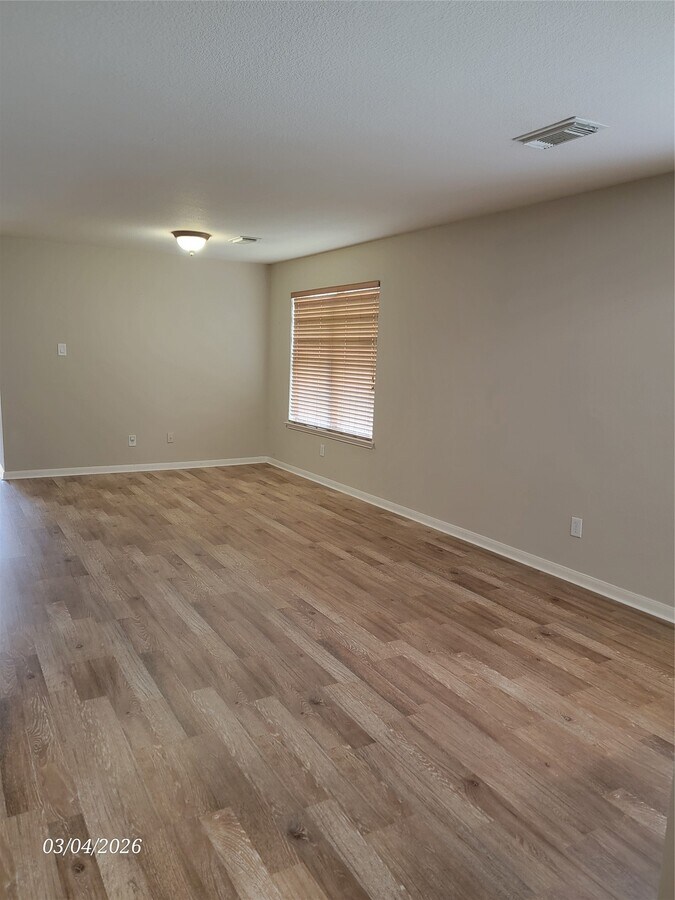 Photo - 1122 Americana Dr