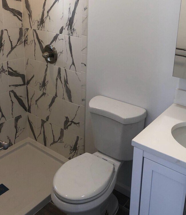 Photo - 511 Laurelton Blvd