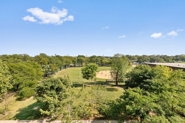 Photo - 4520 N Clarendon Ave Unit 802