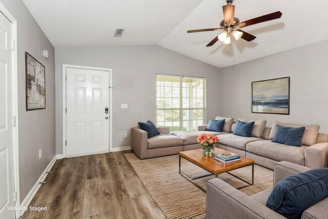 Photo - 223 Elm Dr