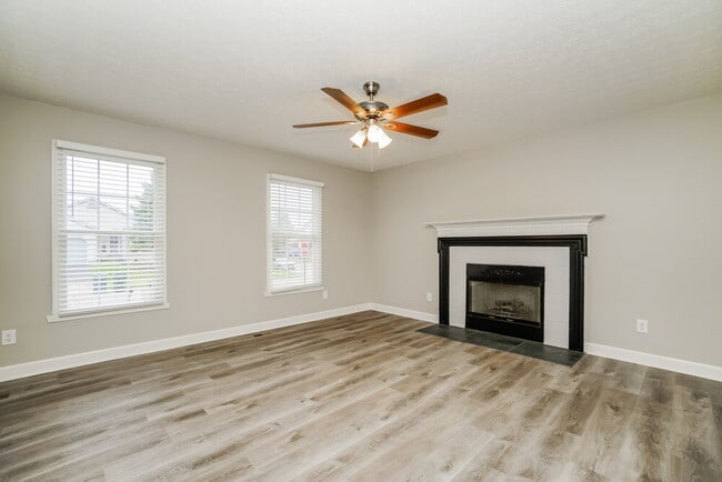 Photo - 5800 Chase Run