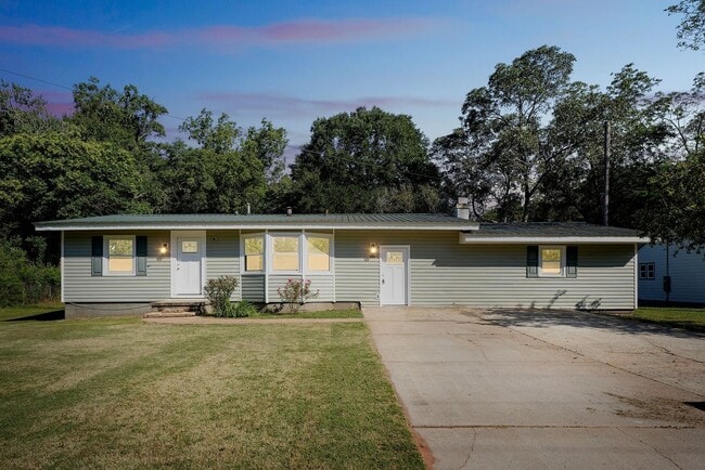 Building Photo - 309 Lagrange St Rental