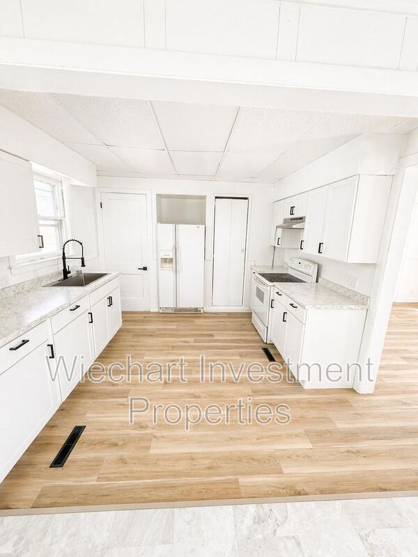 Building Photo - 405 N Kenilworth Ave