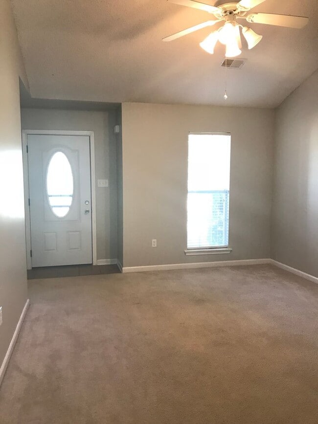 Photo - Olive Branch - 3 Bedroom, 2 Full bath Split Plan with Patio and Wood Privacy Fenced in Yard - Ove...