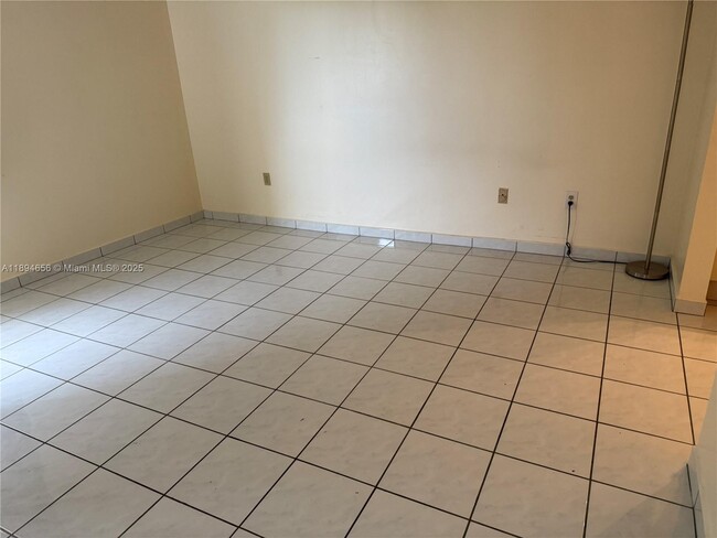 Photo - 8879 Fontainebleau Blvd Unidad 202