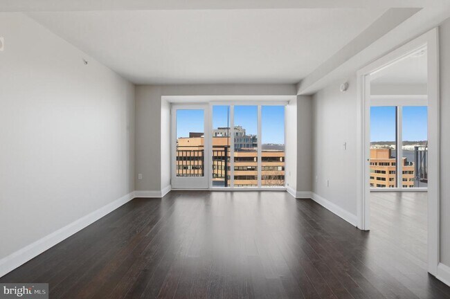 Photo - 925 N Fairfax St Unit 806