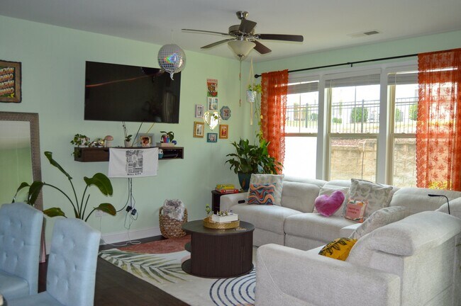 1022 Navigon Dr
