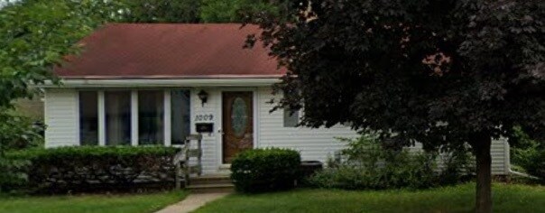 Photo - 1009 Northland Dr House