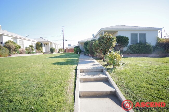 Building Photo - 1906 Carrere St Unit 2-Jan Rental