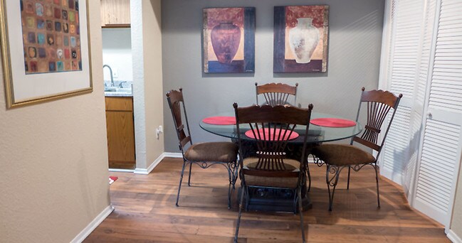 Photo - z-050225-Oakwood Village Apartments