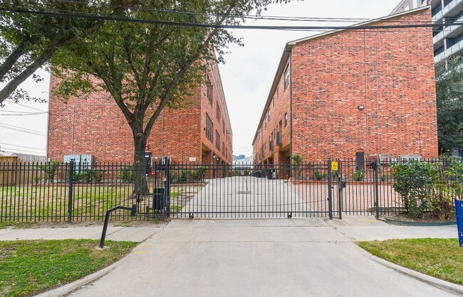 Building Photo - 2422 Navigation Blvd Unit A