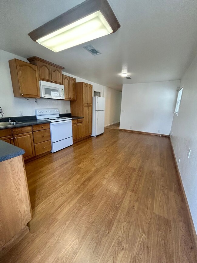Photo - 1849 Washington Ave Unit #B