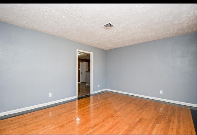 Photo - 5510 Ricky St