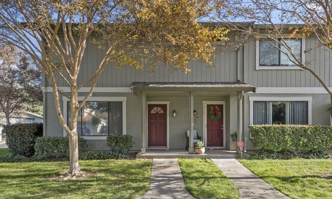 Building Photo - Remodeled 3-Bedroomn 2.5-Bathroom Townhome