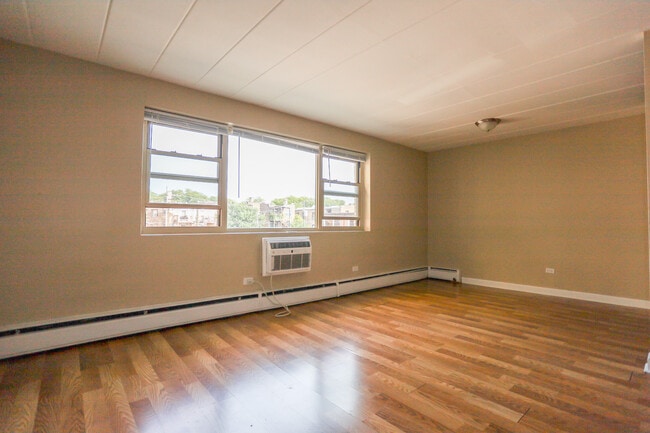 7300 N Ridge Blvd Unit 302