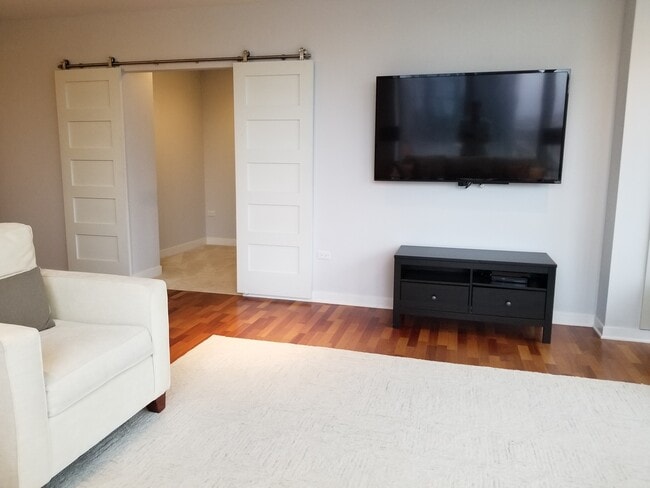 Photo - 737 W Washington Blvd