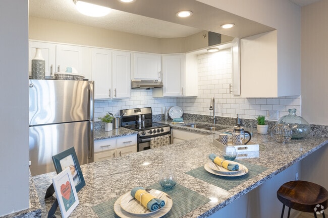1BR, 1BA - 750 SF - Kitchen