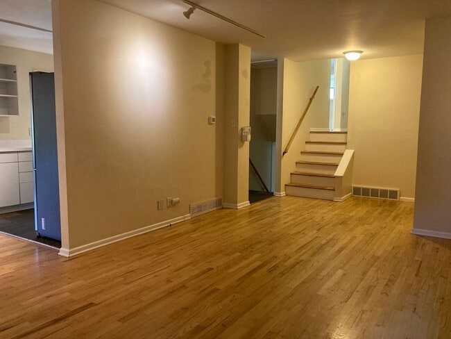 Photo - Huge 5BR, large yard, fireplace, big rooms! (Bellaire)