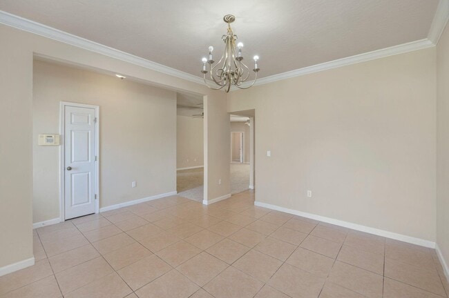 Photo - 2253 Lewis St