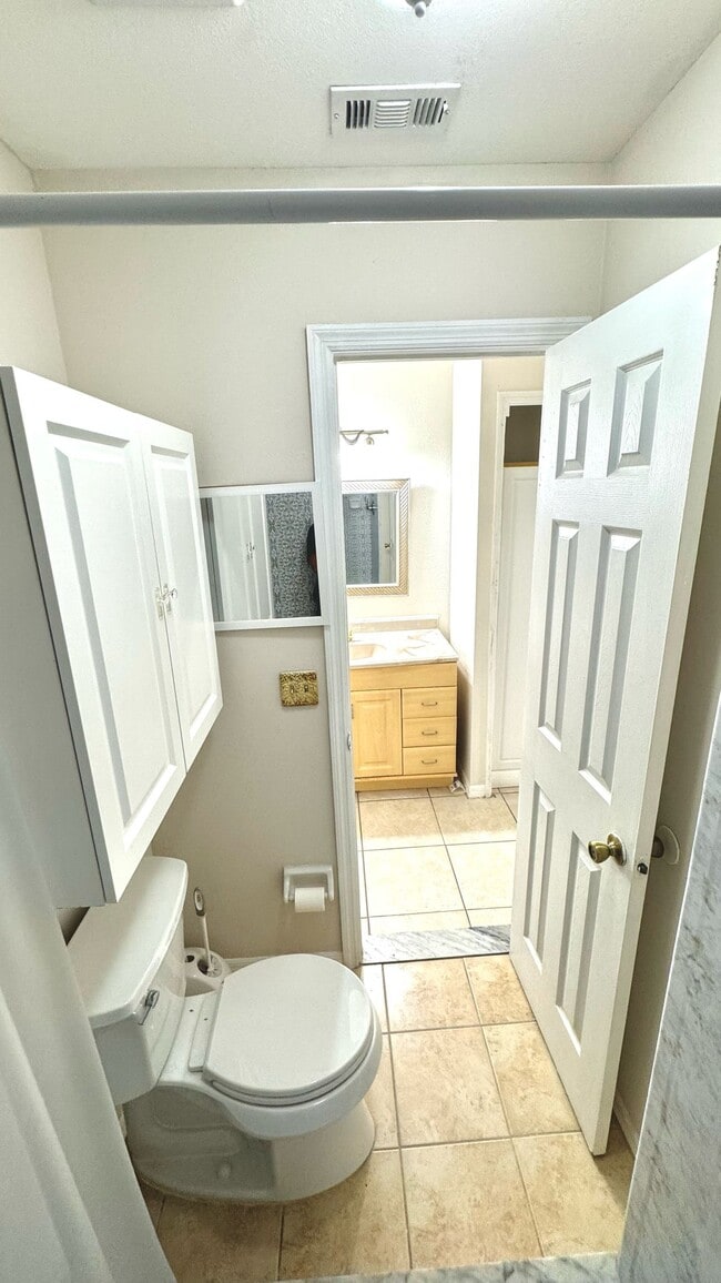 Photo - 662 Lynbrook St NW