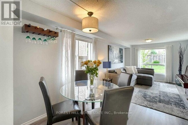 Photo - 46 Lions Gate Blvd