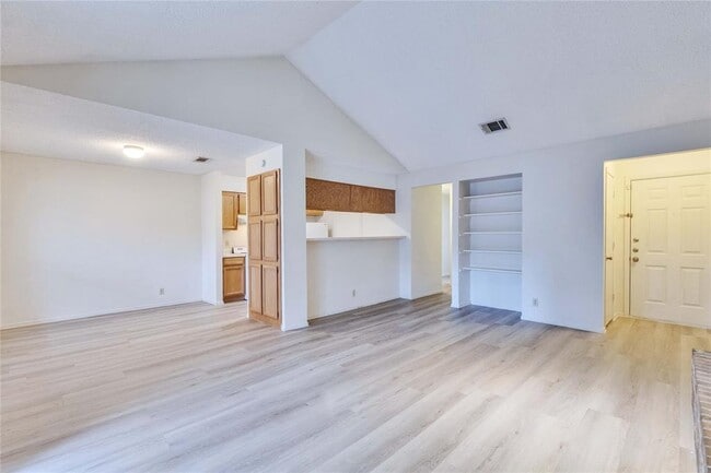 Photo - 11900 Alpheus Ave