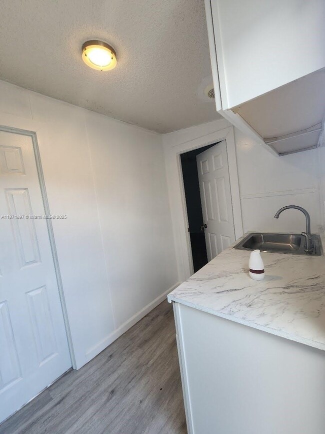 Photo - 11908 Cove Pl