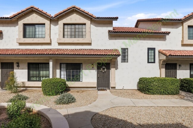 Building Photo - Charming Townhome Living in the Heart of Chandler – Community Pool & Prime Location!
