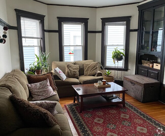 Building Photo - 54 Tremont St Unit 3 Rental