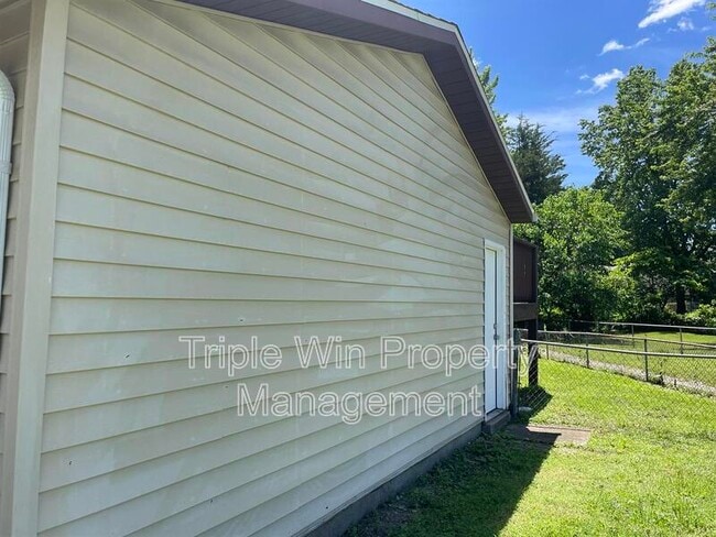 Photo - 1464 Monopoly Dr
